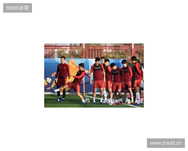 日本队全员集合备战麒麟挑战杯，前田大然“泡面头”抢眼